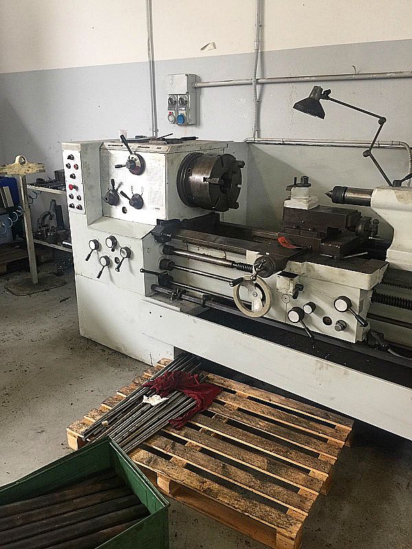 Tornio_Grazioli_mod_Dana_300_2000x300_passaggio_barra_90_1_attrezzatura_officina_meccanica