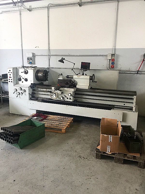 Tornio_Grazioli_mod_Dana_300_2000x300_passaggio_barra_90_1_attrezzatura_officina_meccanica