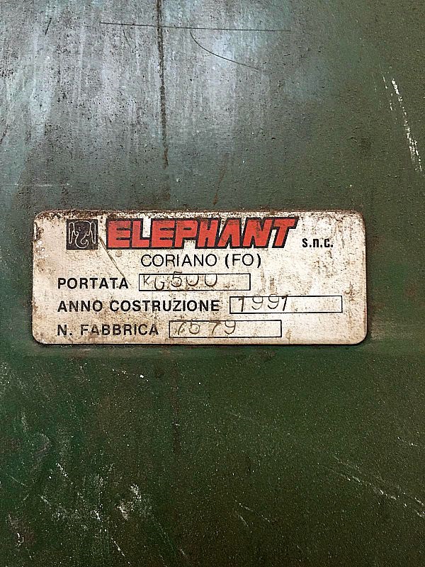 Bandiera_elephant_kg_500_altezza_palo_5000x4000_mm_con_paranco_attrezzatura_officina_meccanica