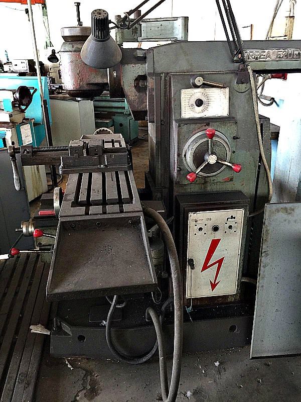 Fresa_Correa_F2UE_banco_da_1200x300_mm_con_accessori_attrezzatura_officina_meccanica