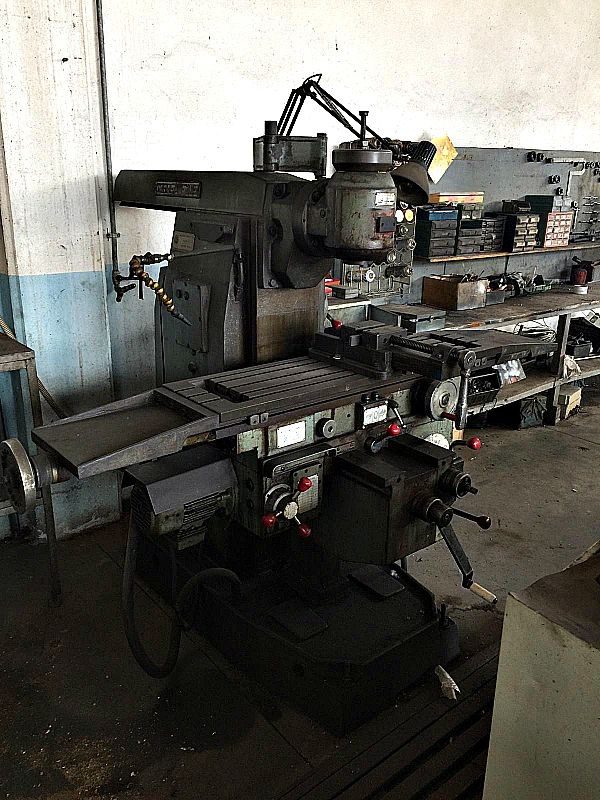 Fresa_Correa_F2UE_banco_da_1200x300_mm_con_accessori_attrezzatura_officina_meccanica