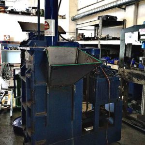 Pressa_per_schiacciare_bidoni_in_ferro_da_200_lt_o_lattine_in_alluminio_o_bidoni_in_ferro_attrezzatura_officina_meccanica