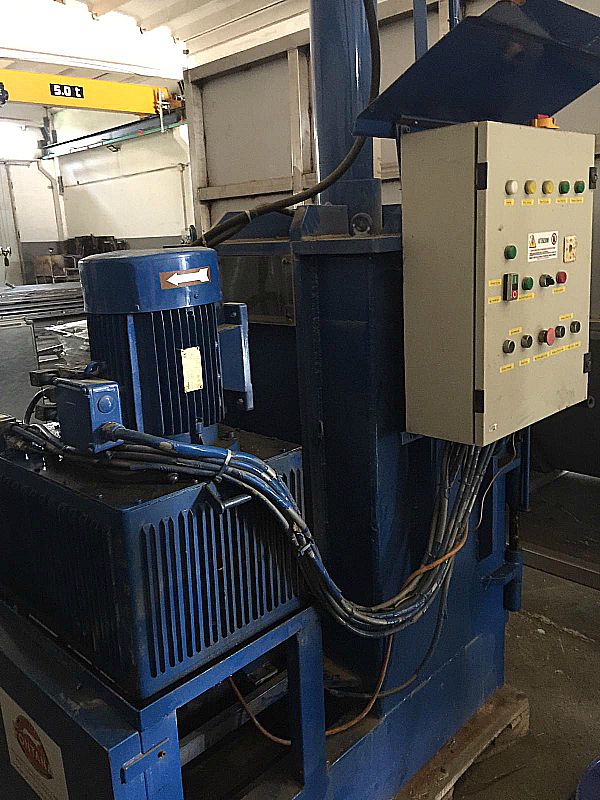 Pressa_per_schiacciare_bidoni_in_ferro_da_200_lt_o_lattine_in_alluminio_o_bidoni_in_ferro_attrezzatura_officina_meccanica