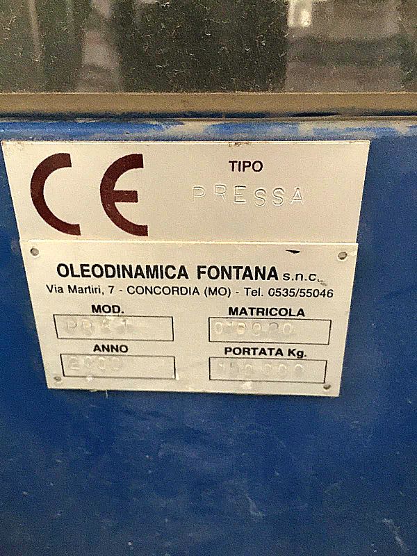 Pressa_per_schiacciare_bidoni_in_ferro_da_200_lt_o_lattine_in_alluminio_o_bidoni_in_ferro_attrezzatura_officina_meccanica