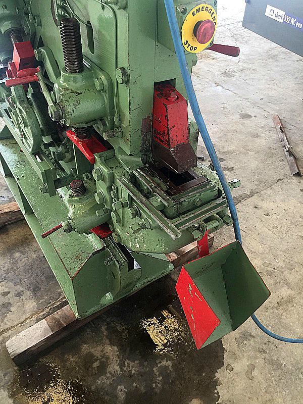 Punzonatrice_Ficep_combinata_attrezzatura_officina_meccanica