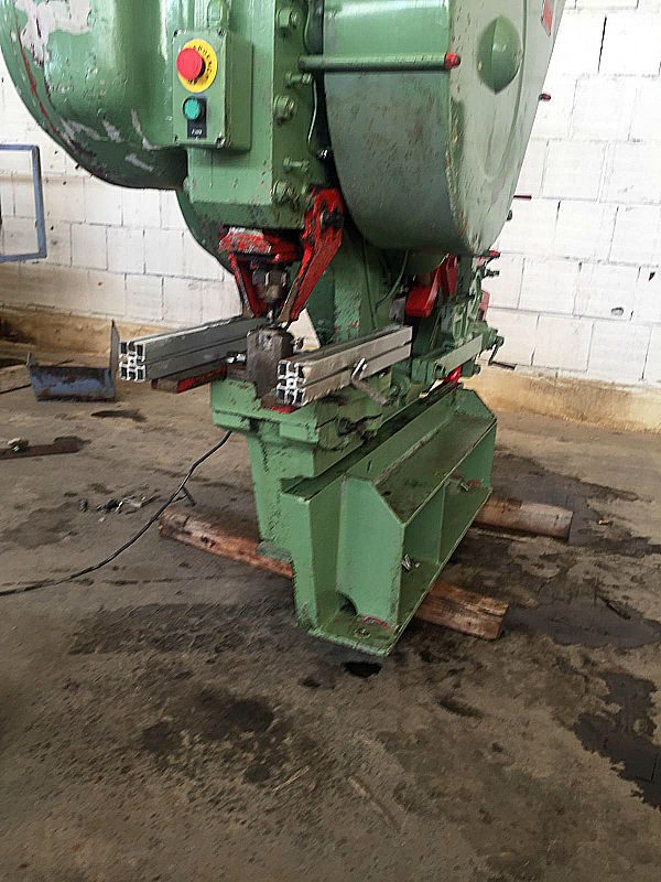 Punzonatrice_Ficep_combinata_attrezzatura_officina_meccanica