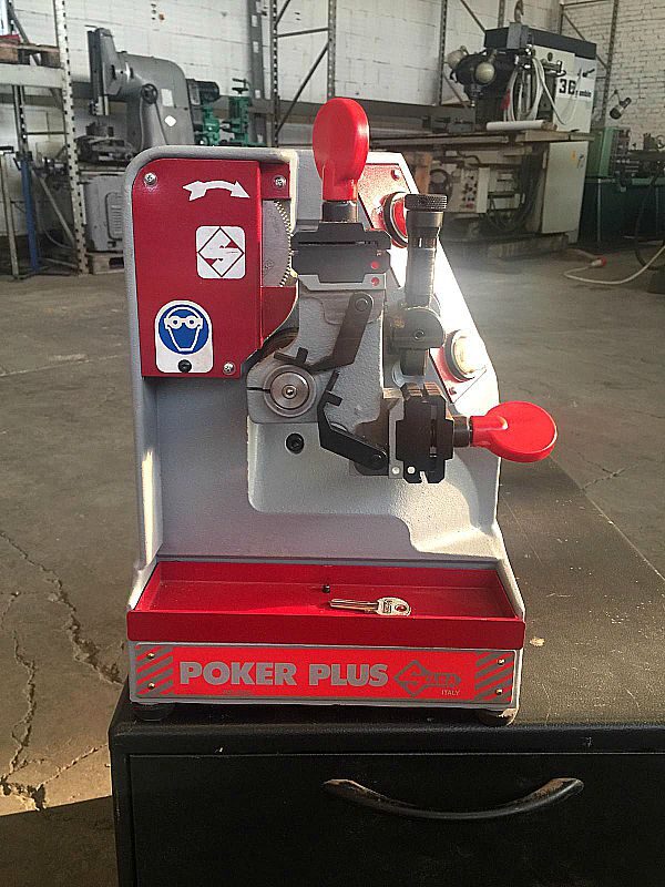 Duplicatrice_per_chiavi_SILCA_POKER_PLUS_attrezzatura_officina_meccanica