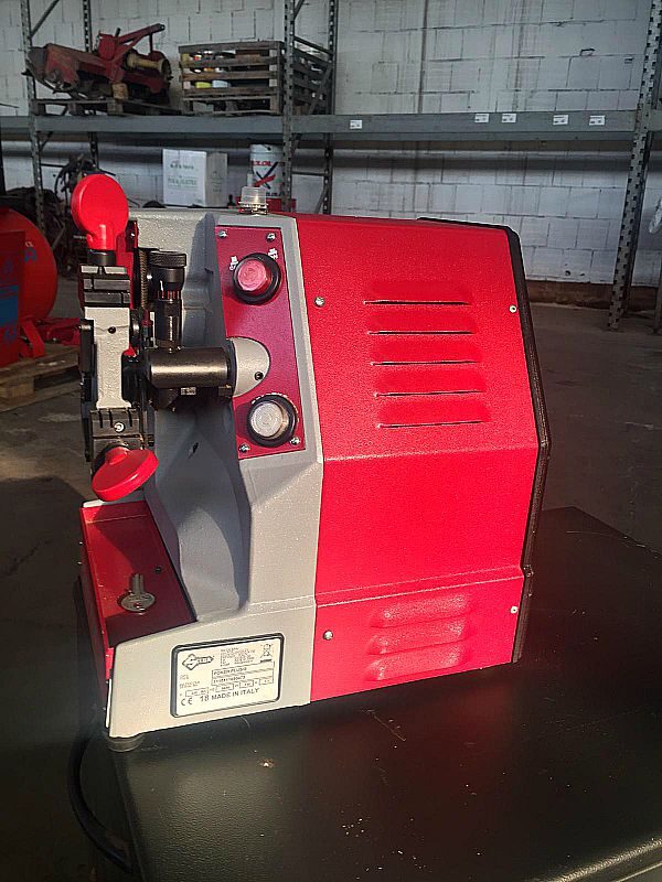 Duplicatrice_per_chiavi_SILCA_POKER_PLUS_attrezzatura_officina_meccanica