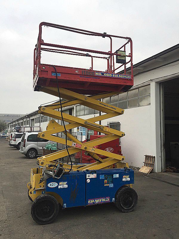 Piattaforma_aerea_elettrica_Iteco_10_metri_attrezzatura_officina_meccanica