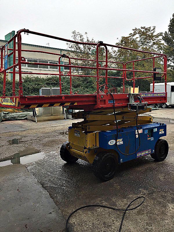 Piattaforma_aerea_elettrica_Iteco_10_metri_attrezzatura_officina_meccanica