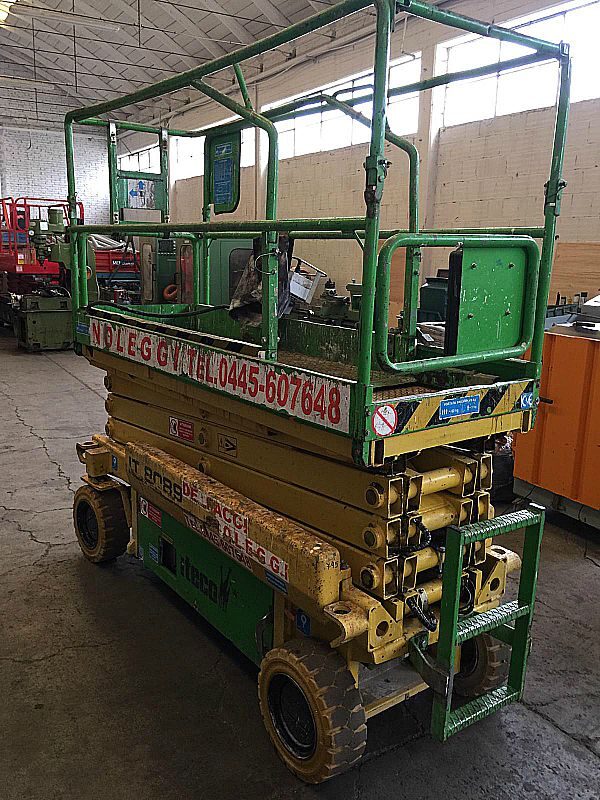 Piattaforma_elettrica_a_forbice_Iteco_8_metri_Attrezzatura_officina_meccanica