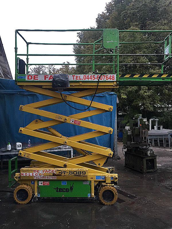 Piattaforma_elettrica_a_forbice_Iteco_8_metri_Attrezzatura_officina_meccanica