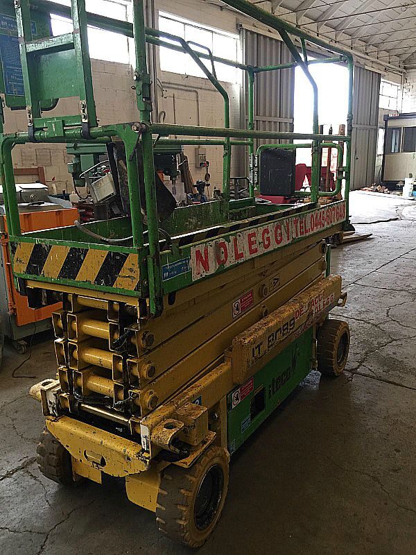 Piattaforma_elettrica_a_forbice_Iteco_8_metri_Attrezzatura_officina_meccanica