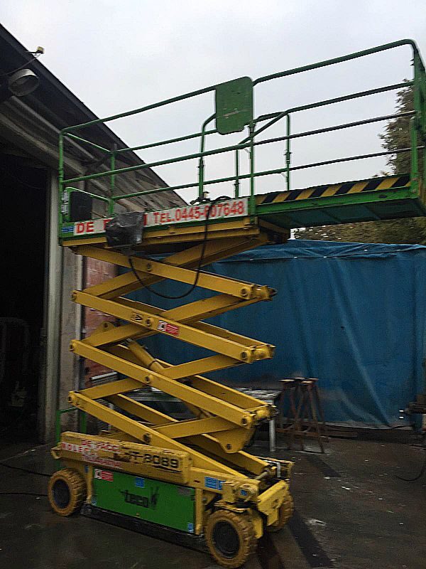Piattaforma_elettrica_a_forbice_Iteco_8_metri_Attrezzatura_officina_meccanica