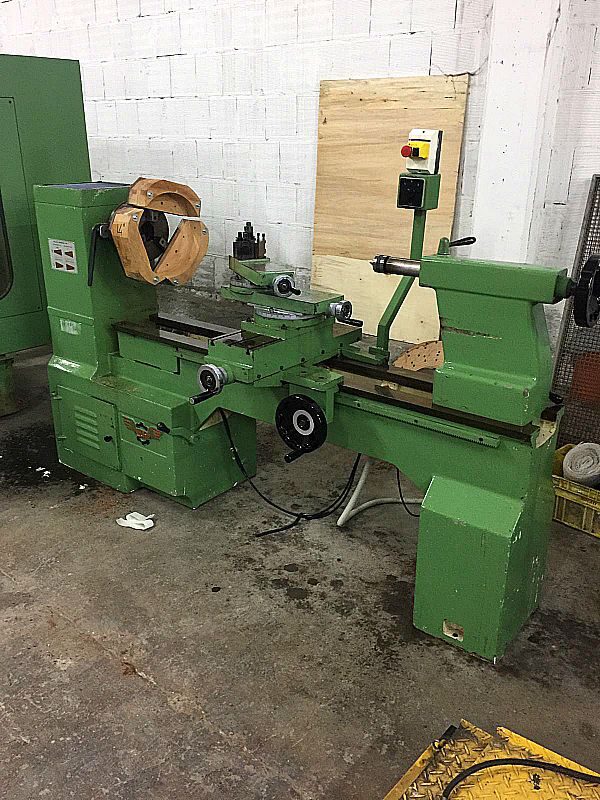 Tornio_parallelo_per_legno_Lar_1200_x_400_attrezzatura_officina_meccanica