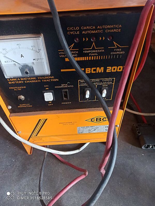 Transpallet_uomo_a_bordo_hyster_attrezzatura_officina_meccanica