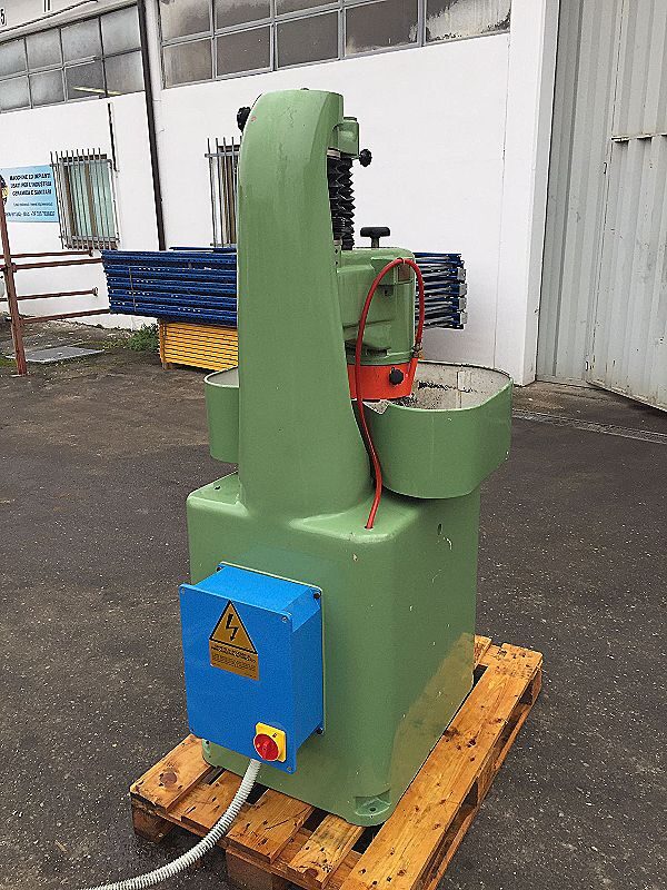 Lapidello_o_rettificatrice_Athena_TN_175_con_piano_magnetico_attrezzatura_officina_meccanica
