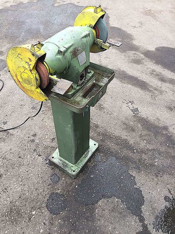 Mola_Stayer_a_due_dischi_da_200_con_piedistallo_attrezzatura_officina_meccanica