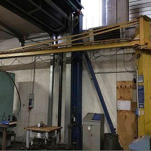 Bandiera_e_paranco_Demag_da_500_kg