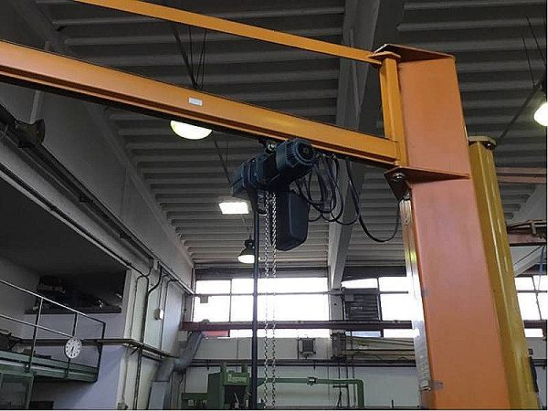 Gru_a_bandiera_Demag_500_kg