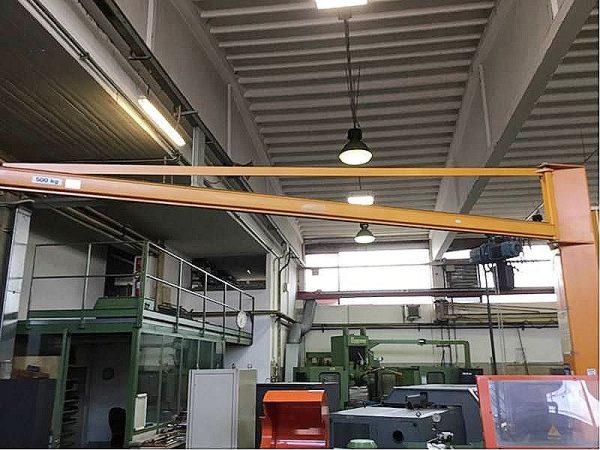 Gru_a_bandiera_Demag_500_kg