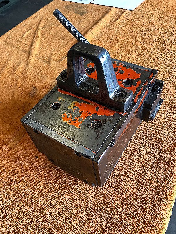 Magnete_per_sollevamento_portata_kg_250