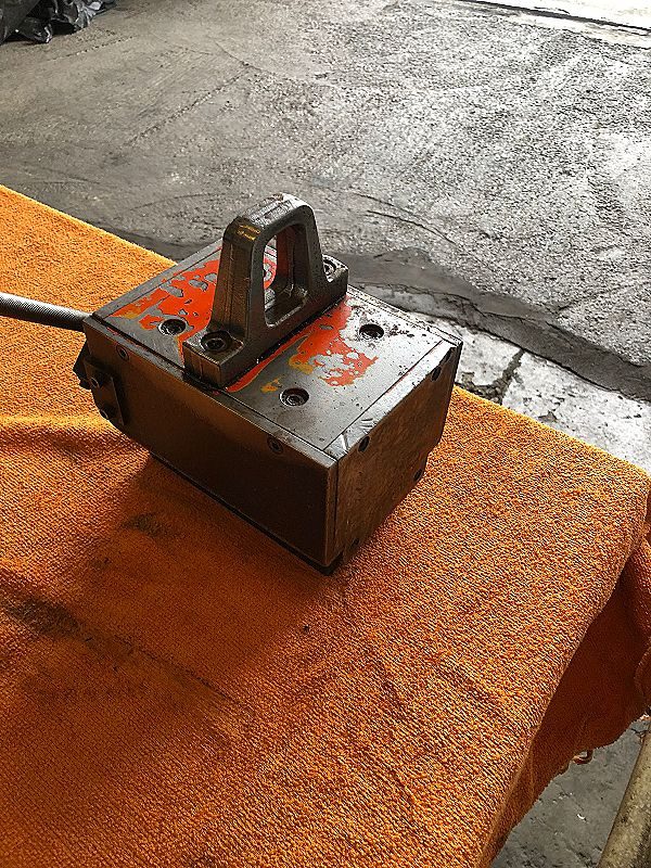 Magnete_per_sollevamento_portata_kg_250