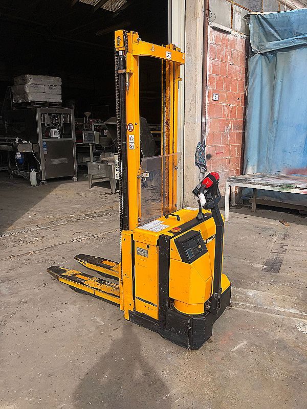Transpallet_elettrico_Jungheinrich