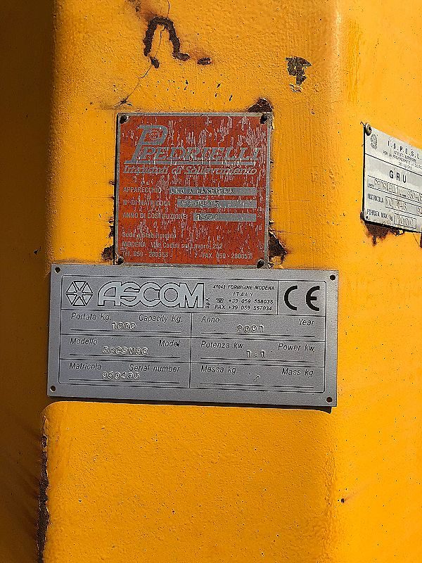 Gru_a_bandiera_palo_5300_e_bandiera_7000