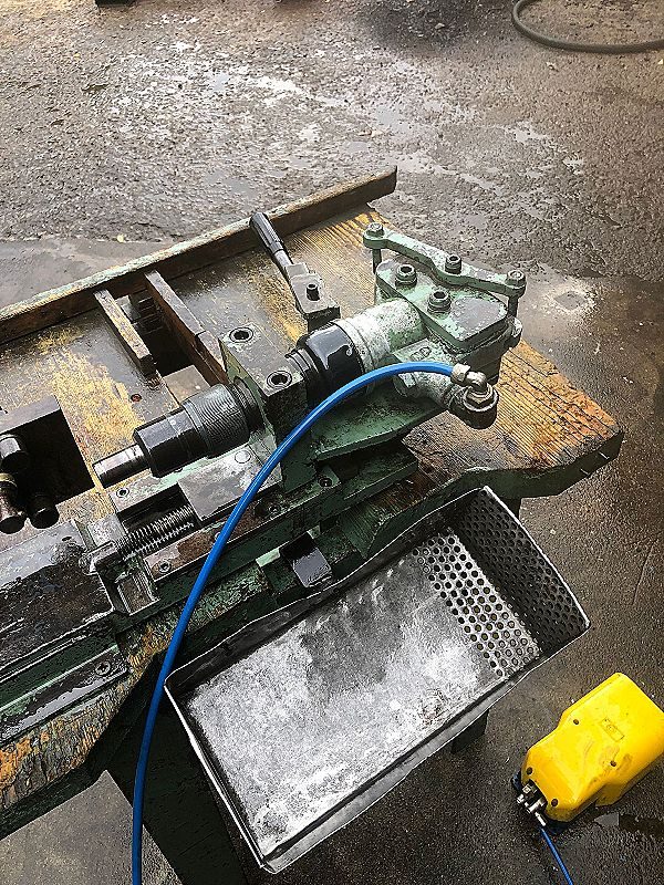 Piegatrice pneumatica con pedale - immagine 4
