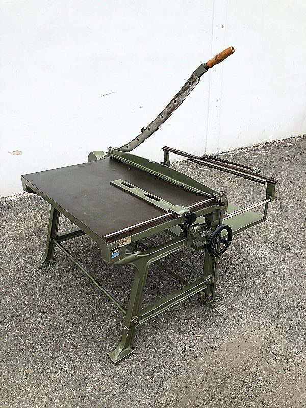Taglierina_manuale_per_carta