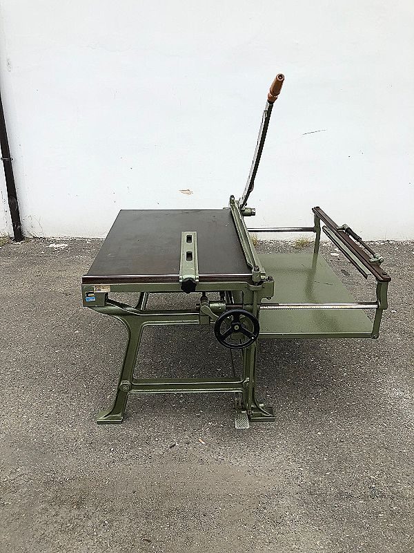 Taglierina_manuale_per_carta