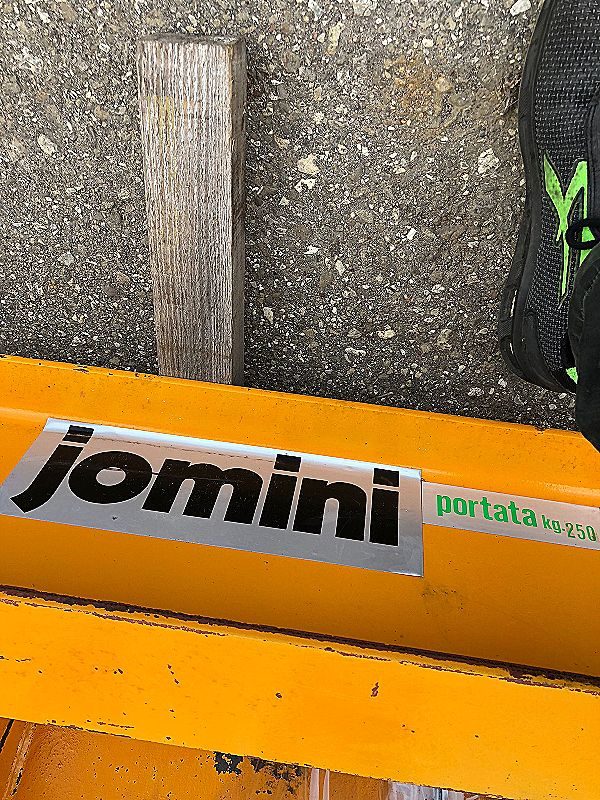 Gru_a_bandiera_Jomini_portata_kg_250