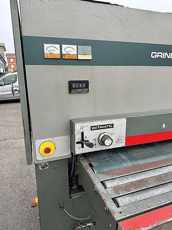 Carteggiatrice_per_lamiera_Grindingmaster