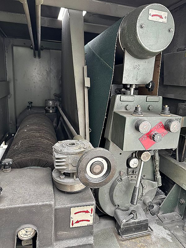 Carteggiatrice_per_lamiera_Grindingmaster
