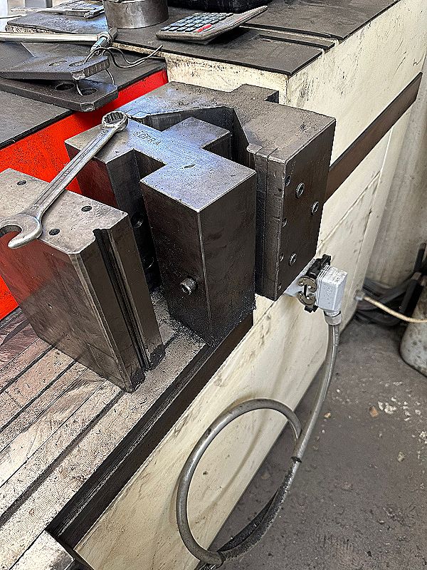 Piegatrice_Apollo_P_620_con_accessori_e_con_avanzamento_in_automatico