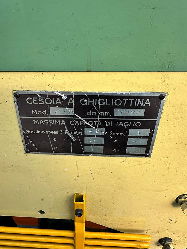 Cesoia_a_ghigliottina_taglio_1050x05_mm