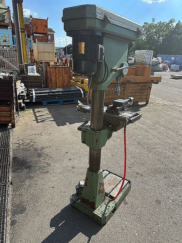 Trapano_a_colonna_Bimak_25_CR_con_tavola_a_croce