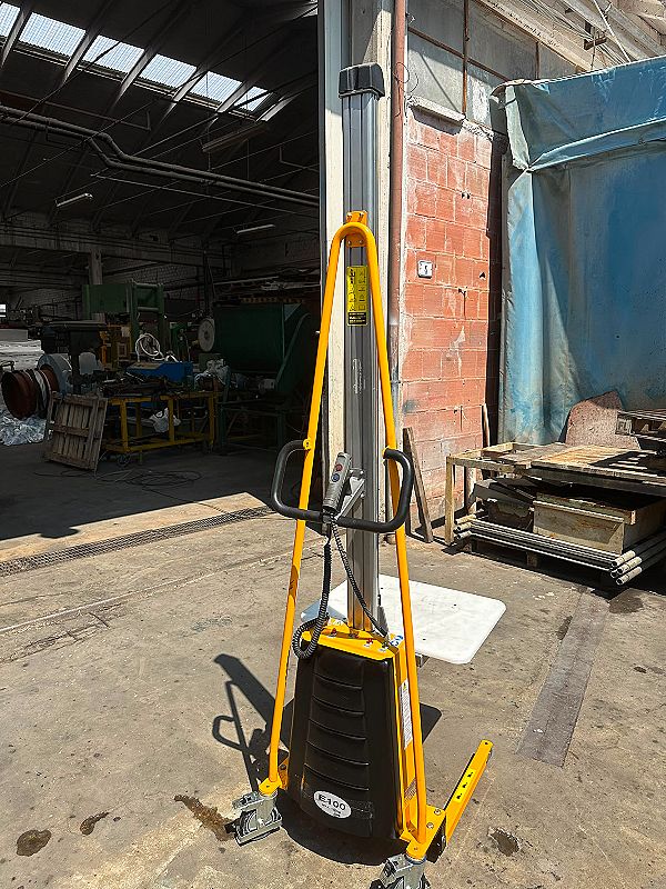 Sollevatore_Ferplast_portata_100_kg_alzata_180_cm